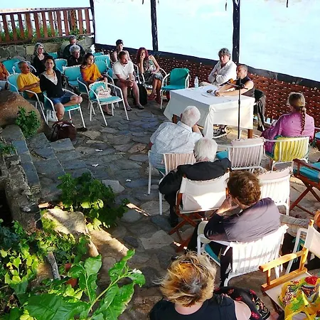 Konukevi Terrace Behram