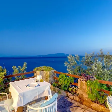 Terrace Gasthuis Assos